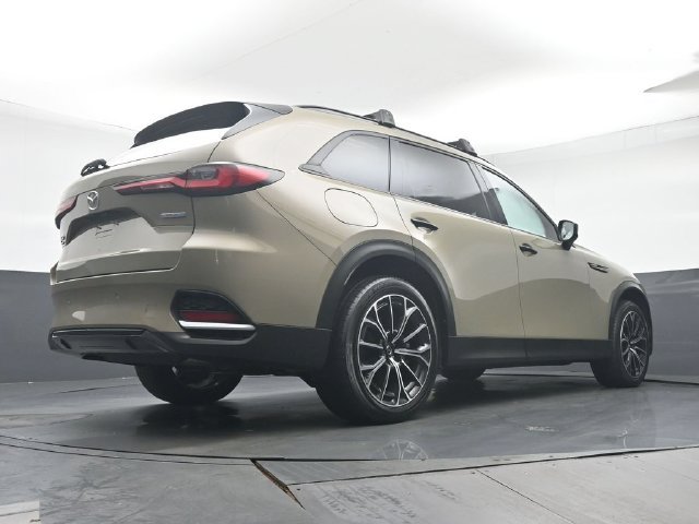 Certified 2025 MAZDA CX-70 Plug-In Hybrid w/ Premium Pkg AWD/4WD image 32