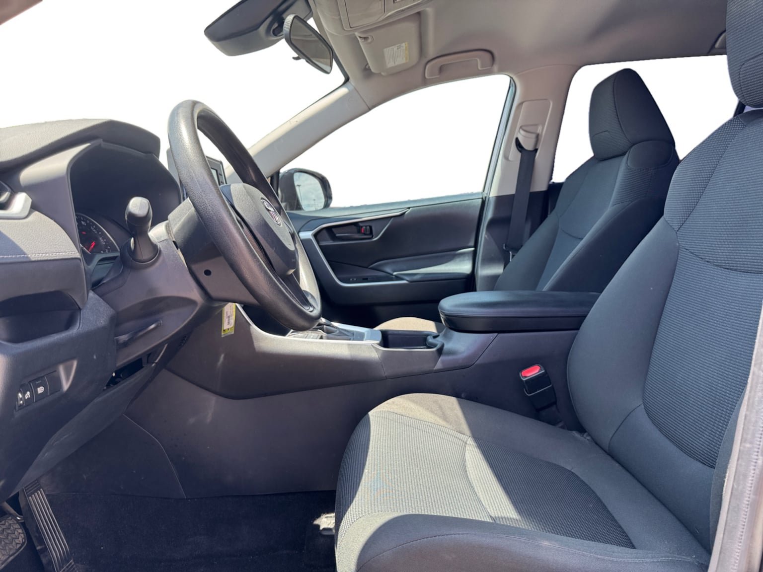 Used 2021 Toyota RAV4 LE w/ Carpet Mat Package (TMS) FWD image 10