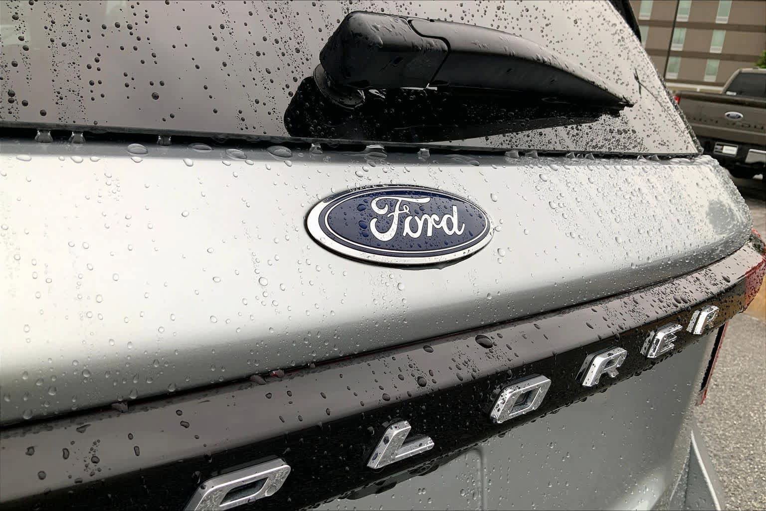 Used 2025 Ford Explorer Active w/ Active Comfort Package RWD image 30
