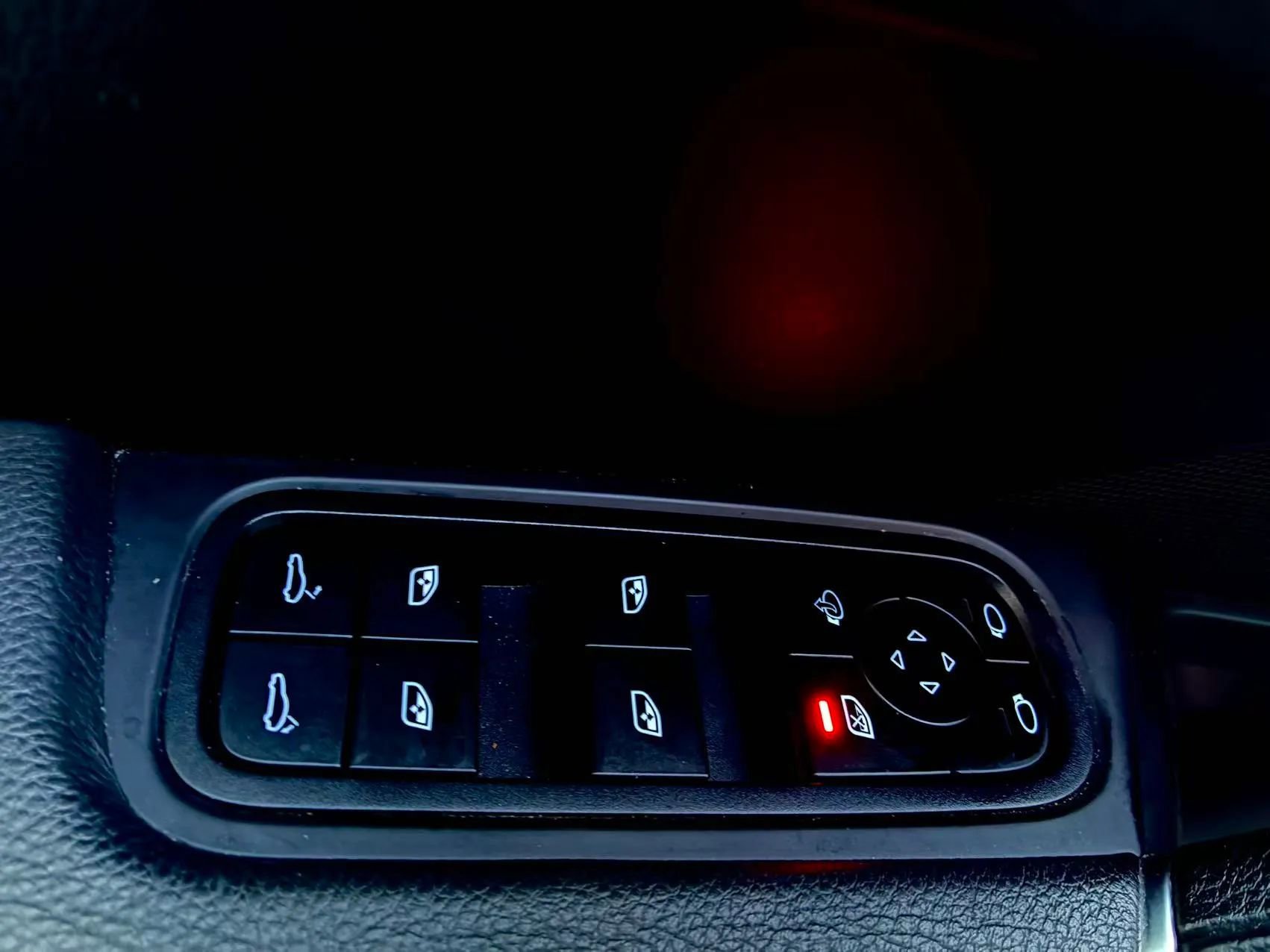 Used 2022 Porsche Cayenne Platinum Edition image 10