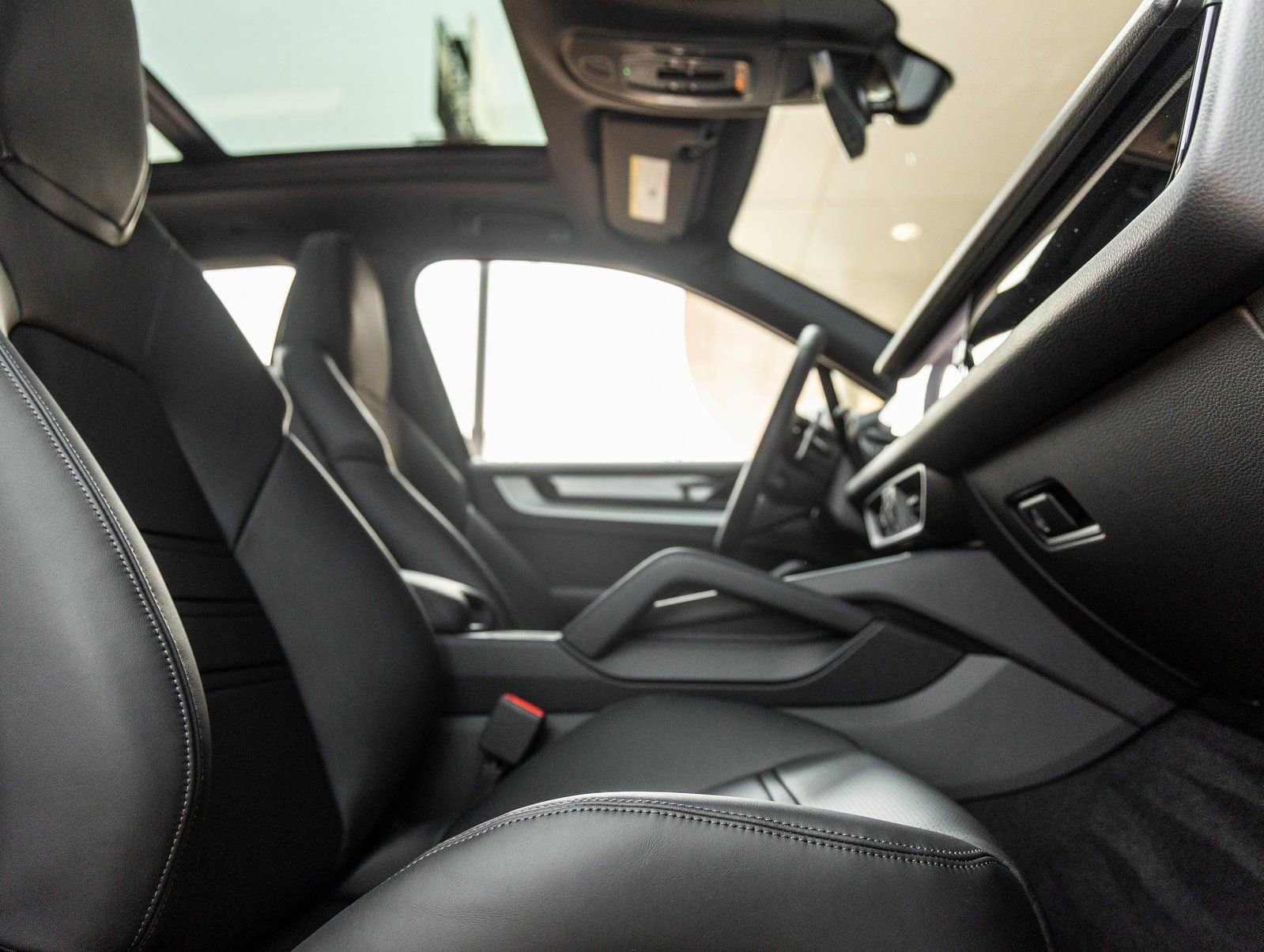 Certified 2025 Porsche Cayenne image 40