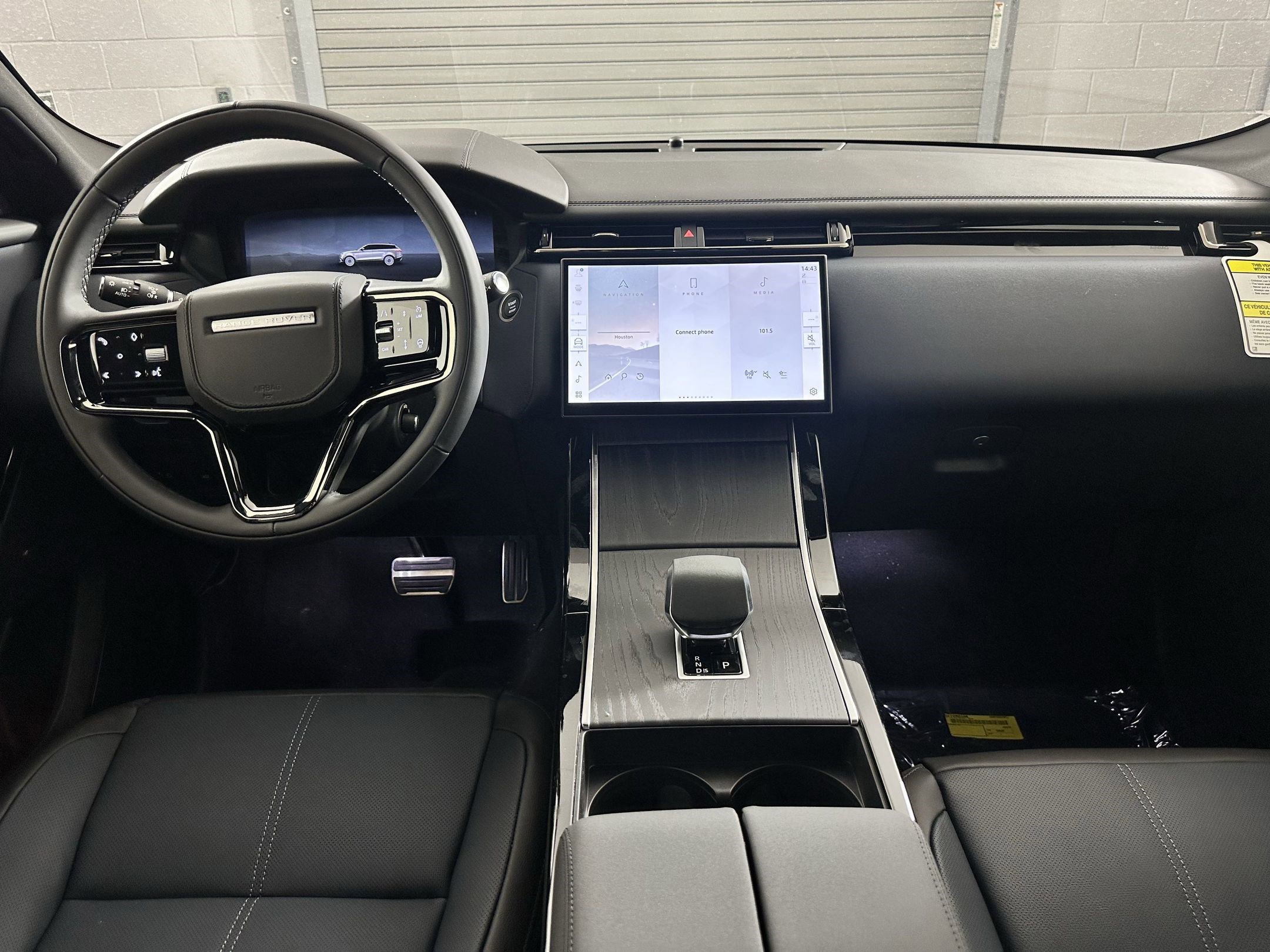 New 2026 Land Rover Range Rover Velar Dynamic SE image 13