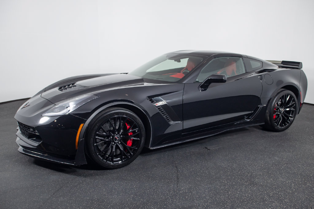 Used 2015 Chevrolet Corvette Z06 w/ 3LZ Preferred Equipment Group RWD image 4
