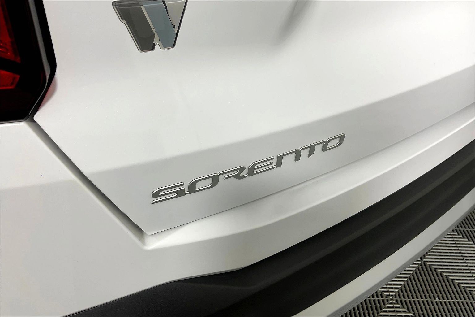 Certified 2025 Kia Sorento LX FWD image 24