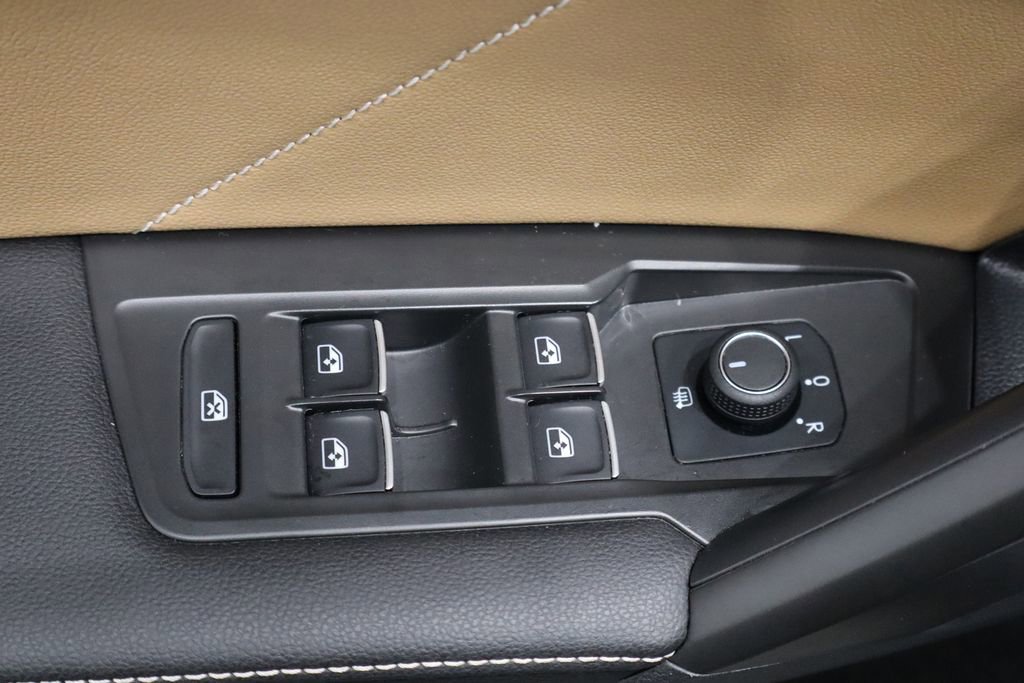 Used 2022 Volkswagen Tiguan SE image 18