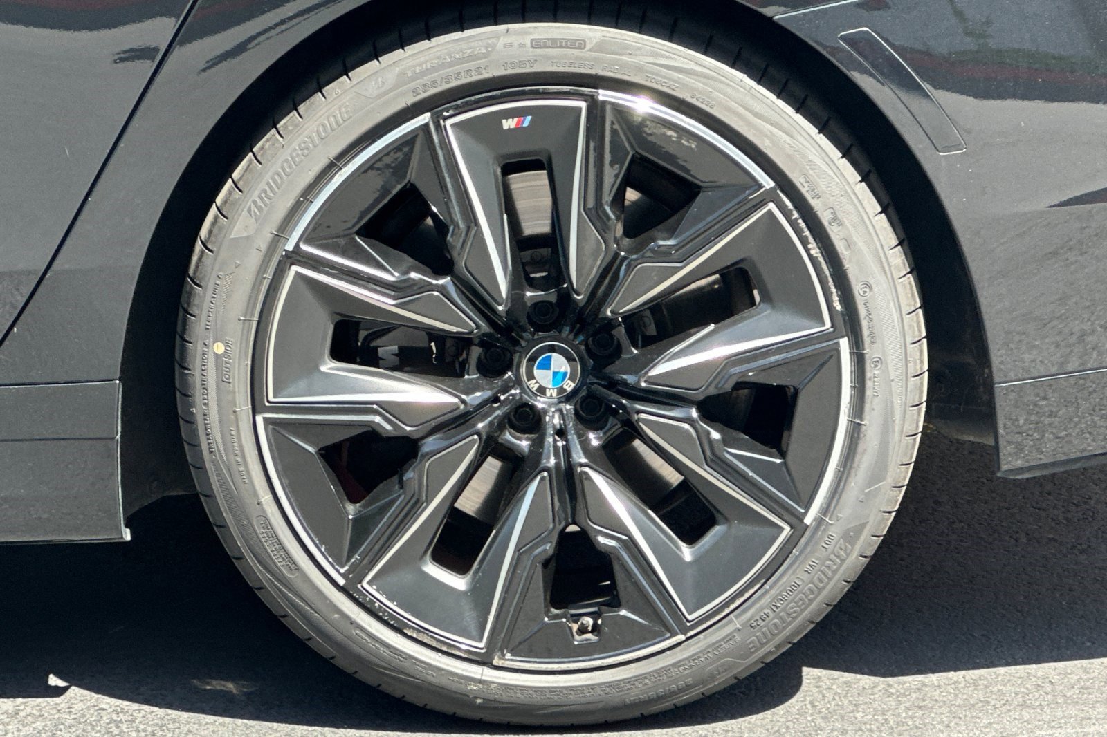 Used 2025 BMW 740i w/ Premium Package RWD image 36