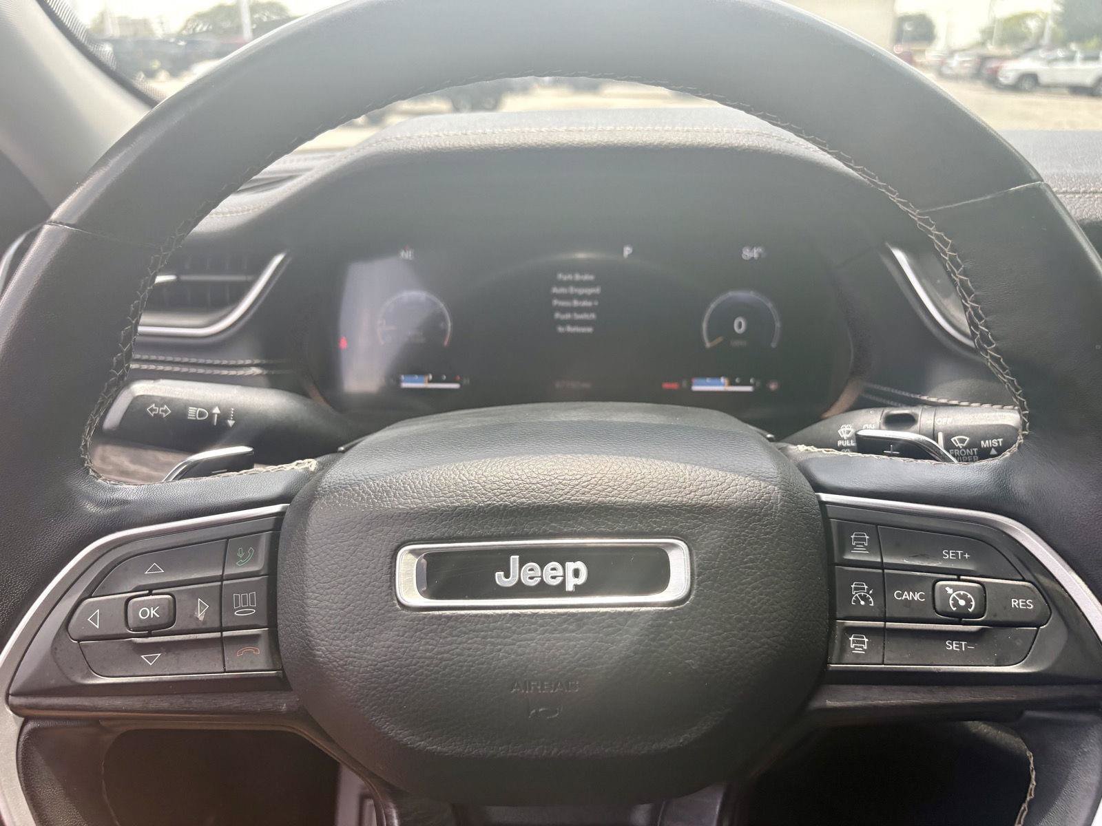 Used 2022 Jeep Grand Cherokee L Limited w/ Black Appearance Package RWD image 15