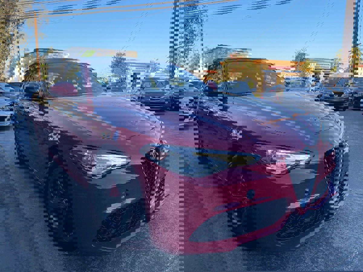 Used 2017 Alfa Romeo Giulia w/ Sport Appearance Package image 3