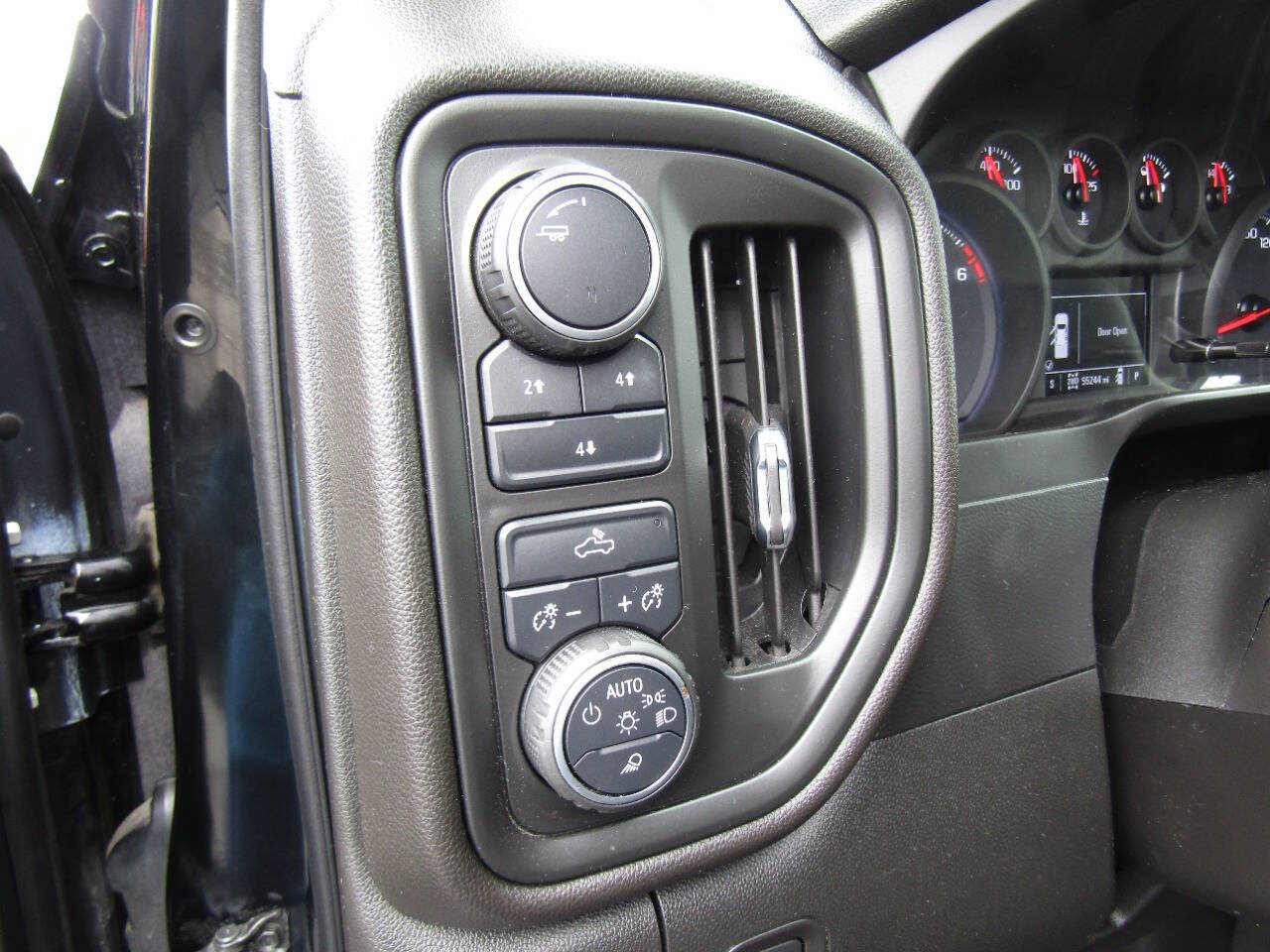 Used 2021 Chevrolet Silverado 2500 Custom w/ Custom Value Package AWD/4WD image 21