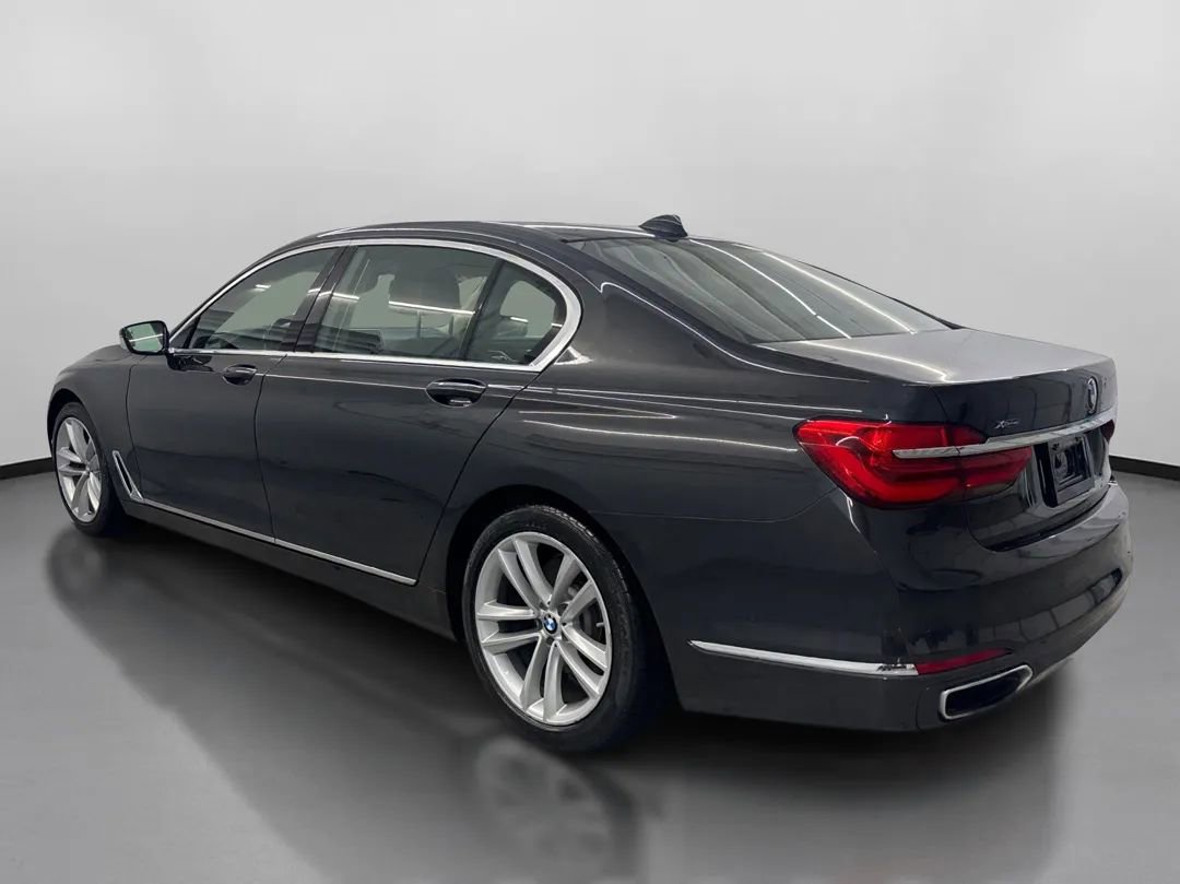 Used 2017 BMW 750i xDrive image 7
