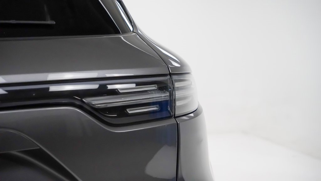 Certified 2023 Porsche Cayenne image 12
