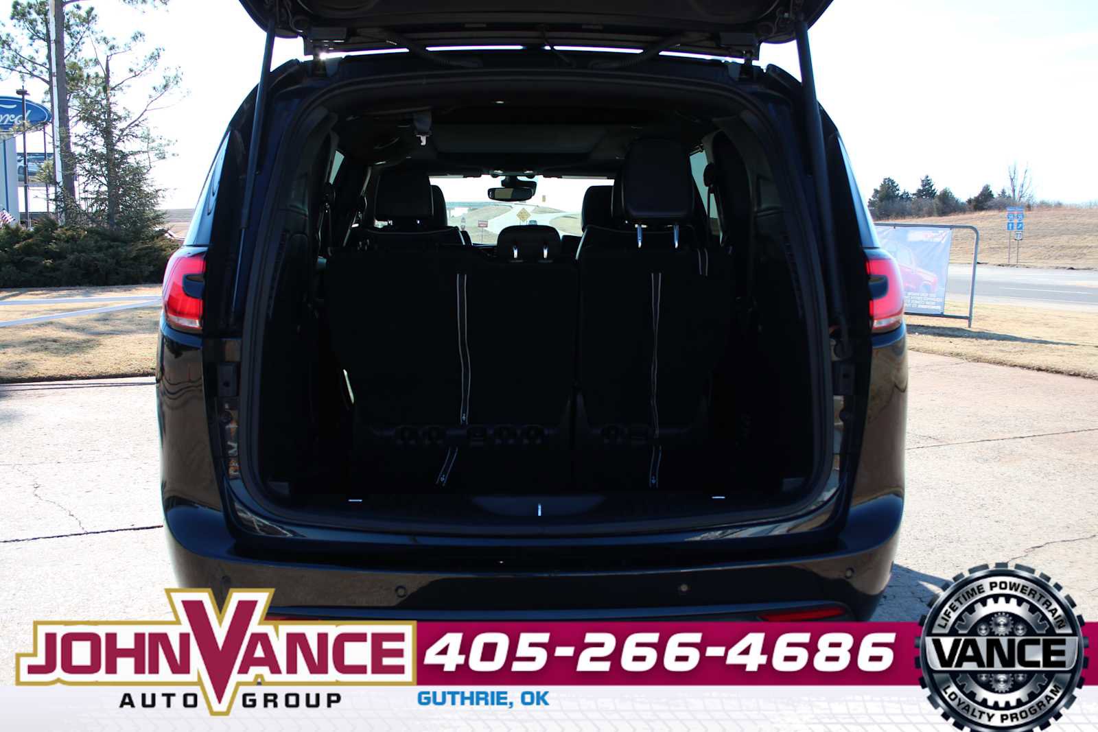 Used 2025 Chrysler Pacifica Limited FWD image 10