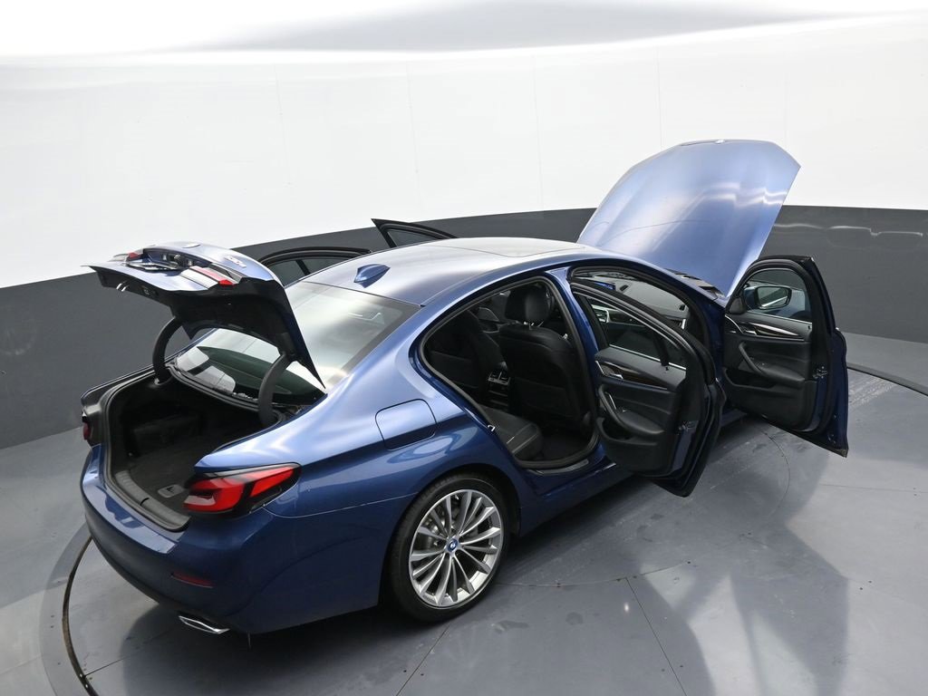 Used 2023 BMW 530e xDrive w/ Premium Package image 44
