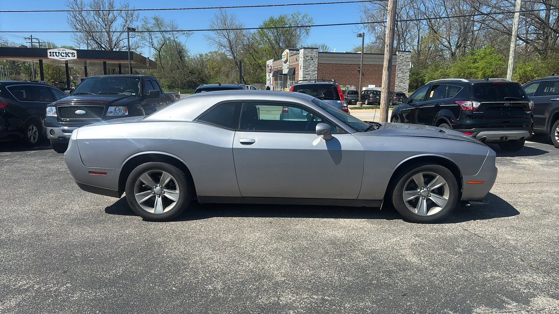 Used 2017 Dodge Challenger SXT image 6