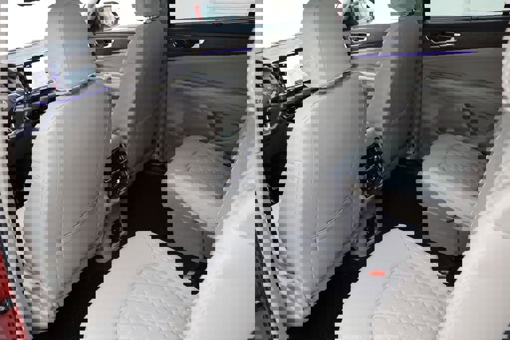 Used 2025 Volkswagen Atlas SEL Premium R-Line image 13