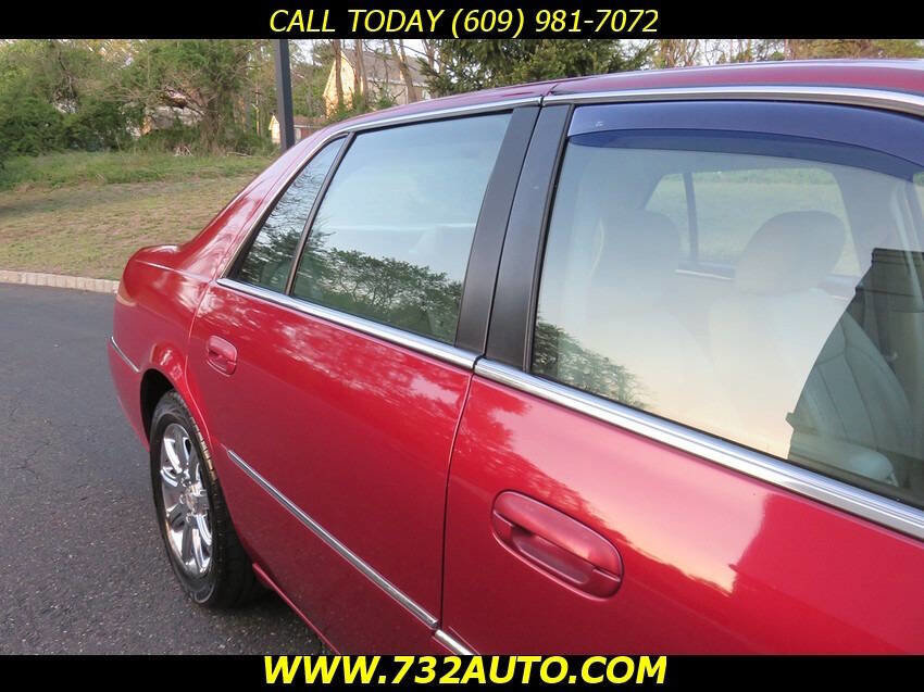 Used 2009 Cadillac DTS w/ Sun And Sound Package FWD image 27