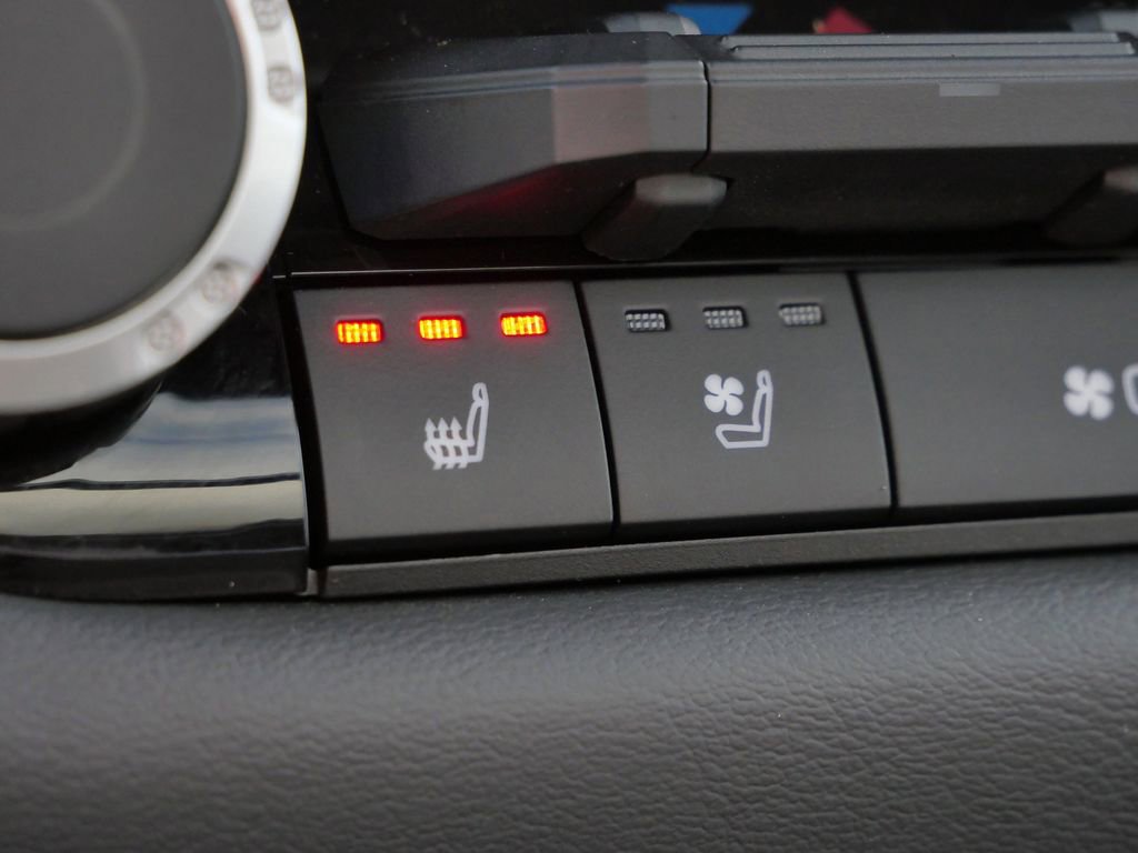 Used 2025 Toyota Tundra Platinum image 47