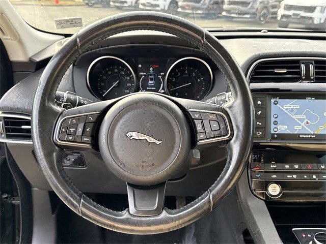 Used 2018 Jaguar F-PACE Premium image 19