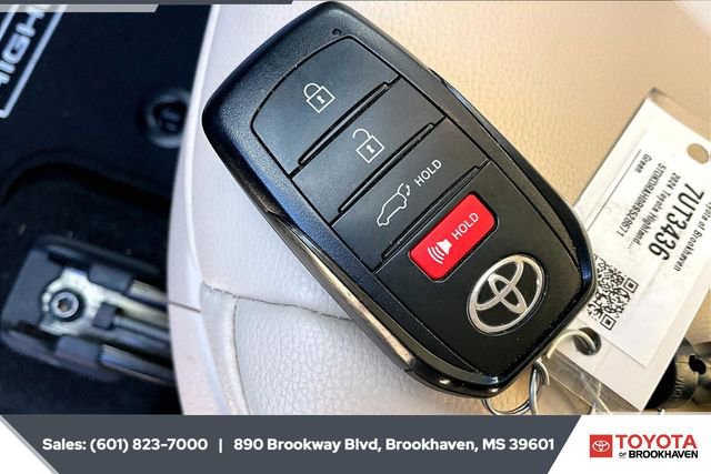 Used 2024 Toyota Highlander XLE image 9