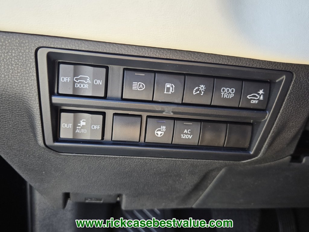 Used 2023 Toyota Sequoia Capstone AWD/4WD image 31