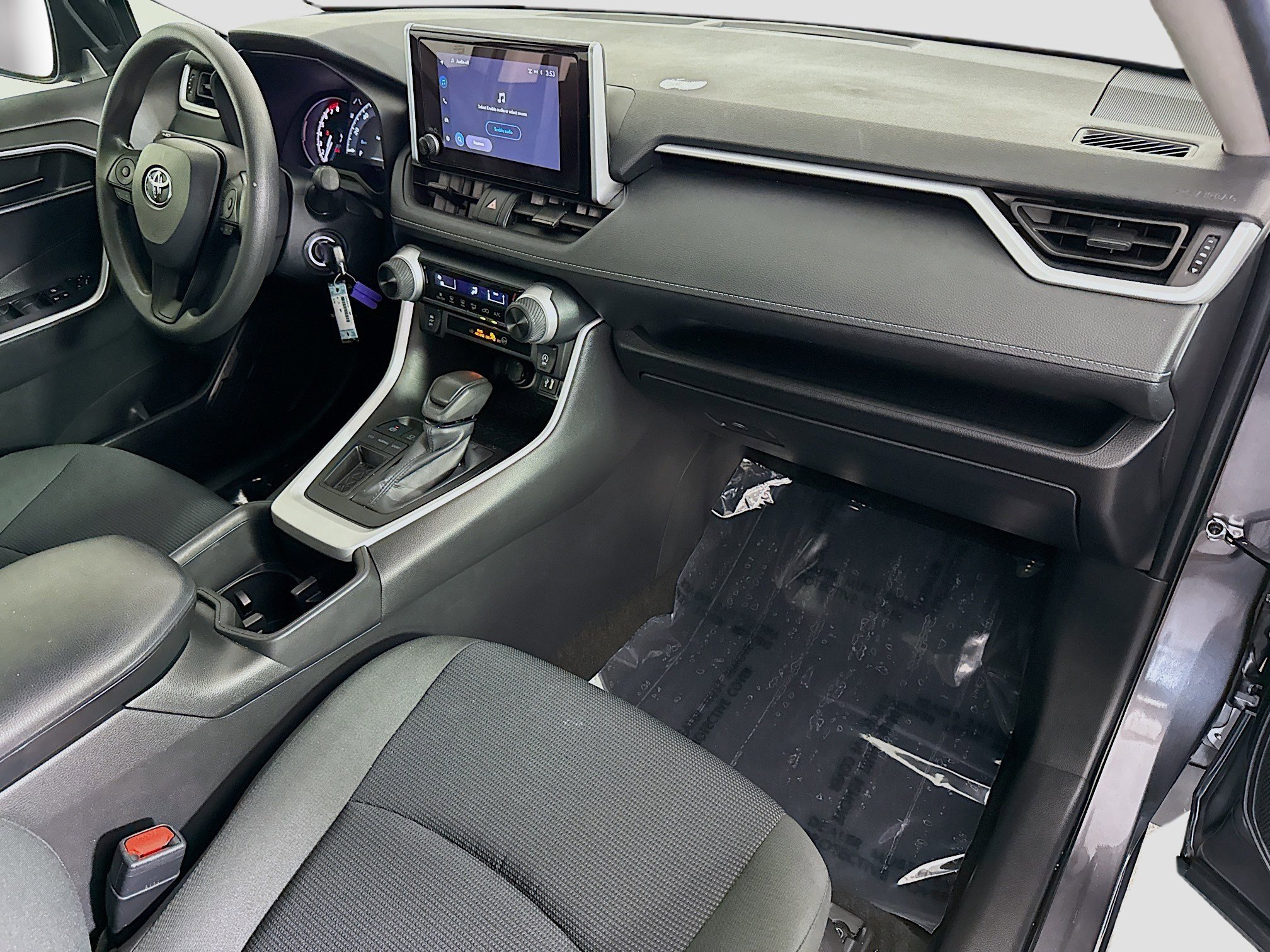 Used 2024 Toyota RAV4 LE image 29