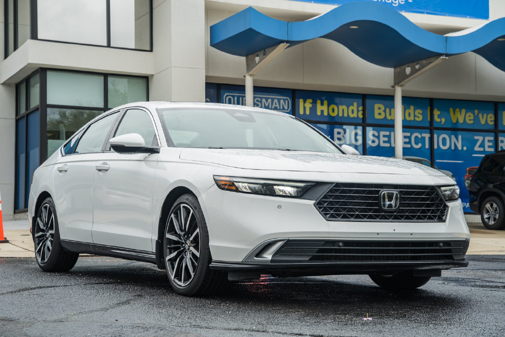 Used 2024 Honda Accord Touring image 1