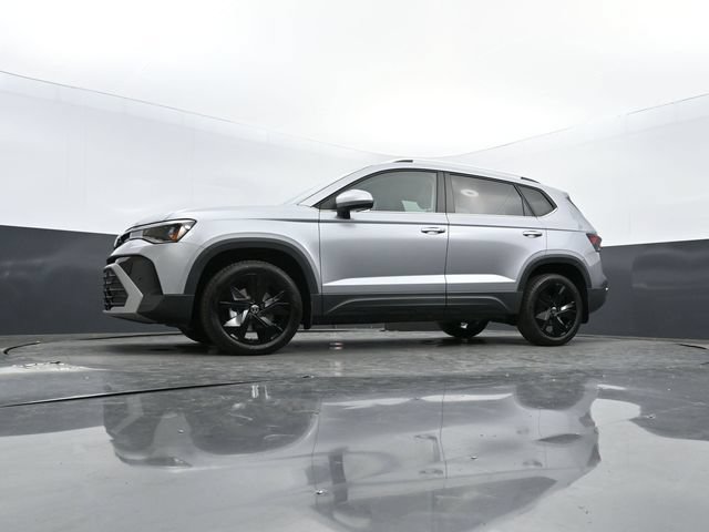 Used 2025 Volkswagen Taos SE FWD image 33