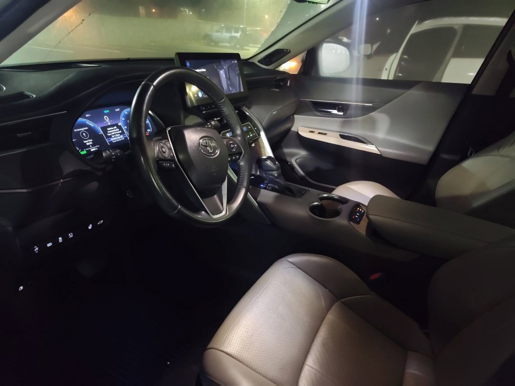 Used 2024 Toyota Venza Limited AWD/4WD image 9