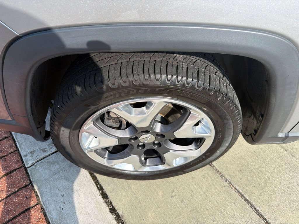 Used 2019 Jeep Compass Limited FWD image 10