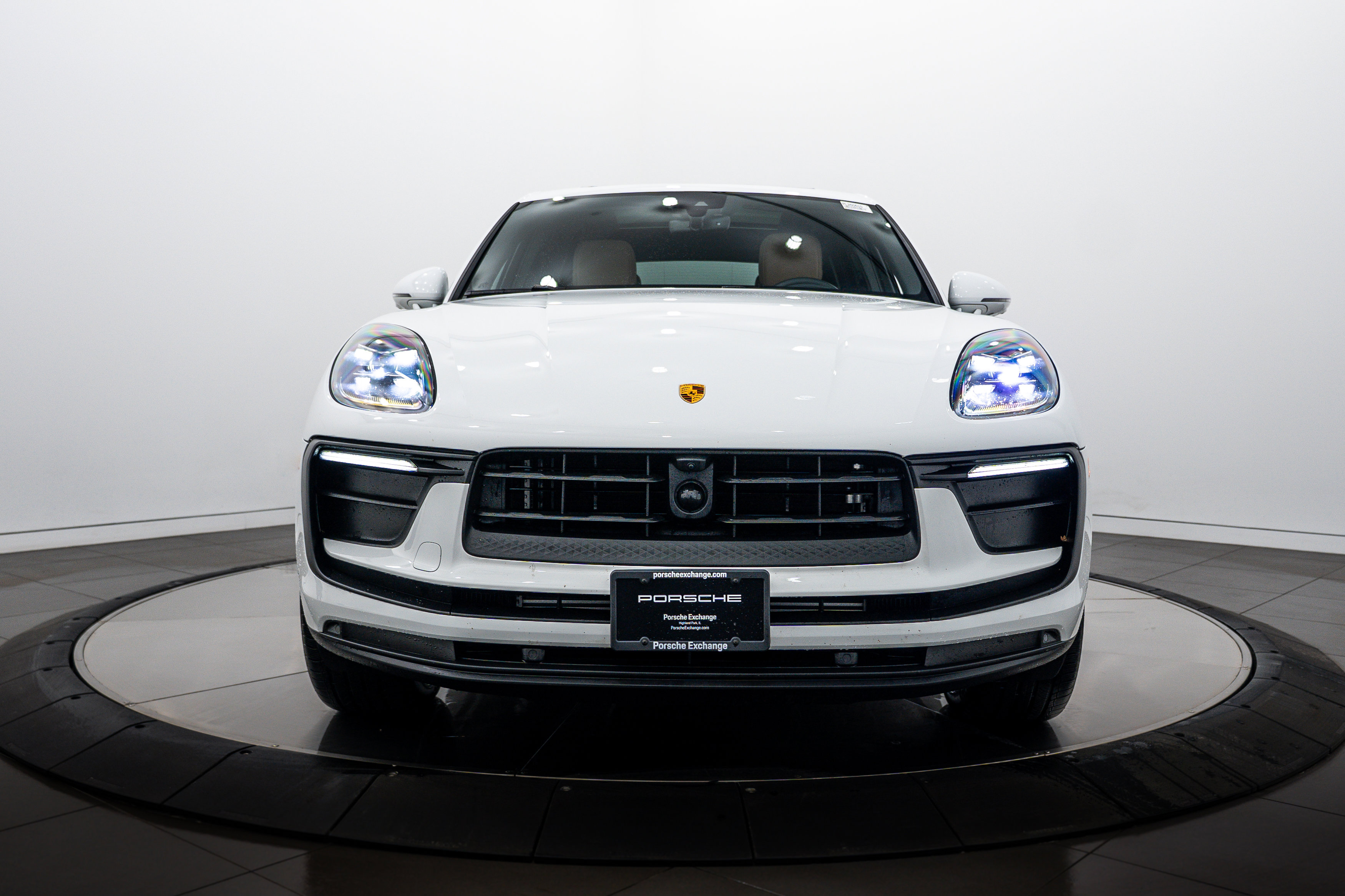 Certified 2025 Porsche Macan image 10