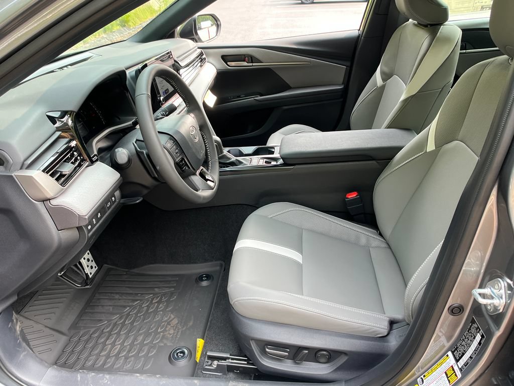 New 2026 Toyota Camry SE w/ Convenience Package AWD/4WD image 9