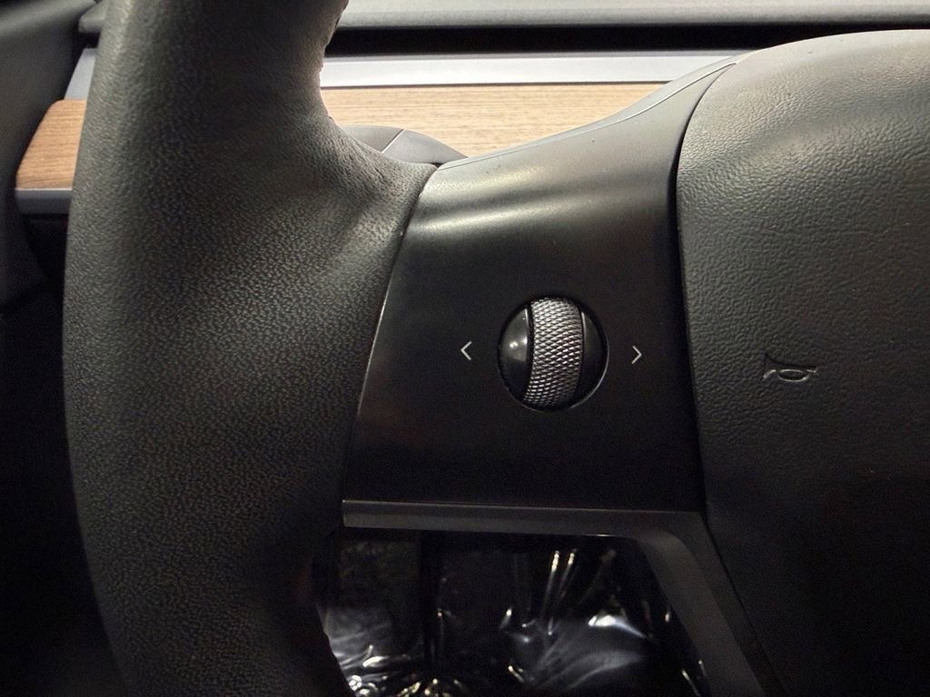 Used 2022 Tesla Model Y Long Range image 28