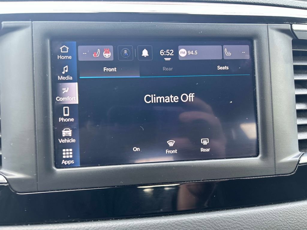 Used 2023 Chrysler Voyager LX image 32