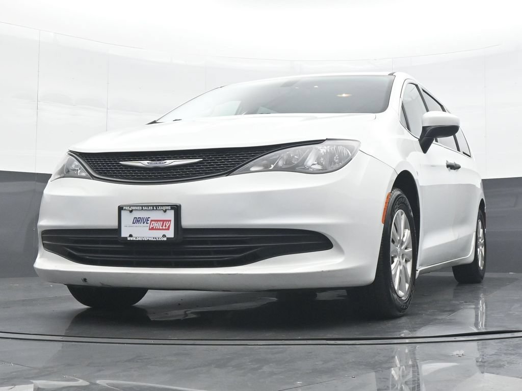 Used 2020 Chrysler Voyager L FWD image 26