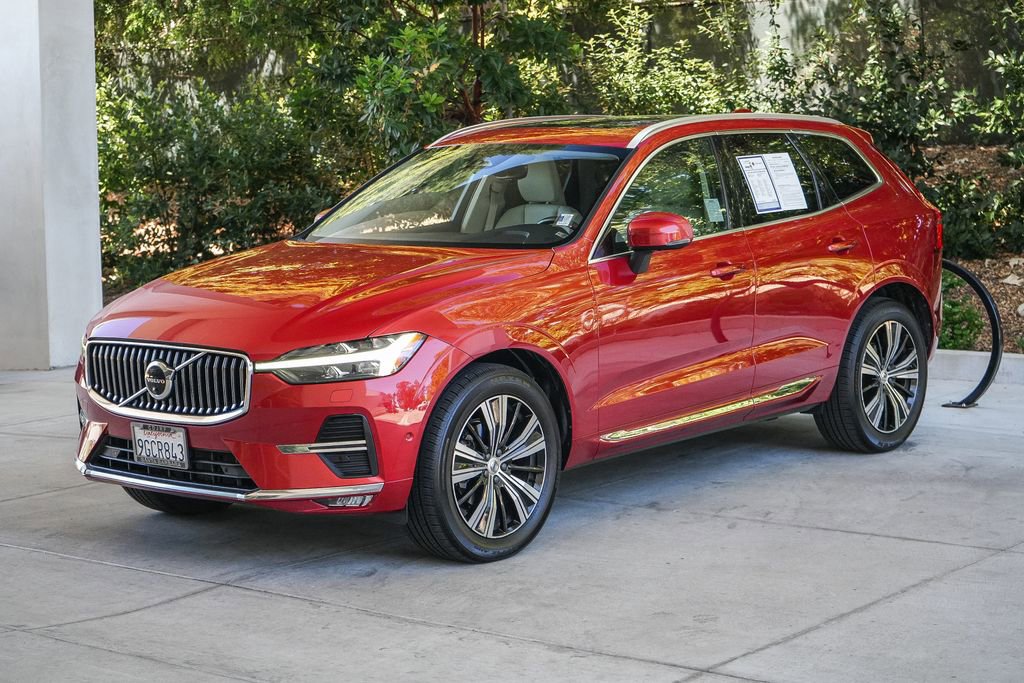 Used 2023 Volvo XC60 B5 Plus w/ Climate Package AWD/4WD image 3