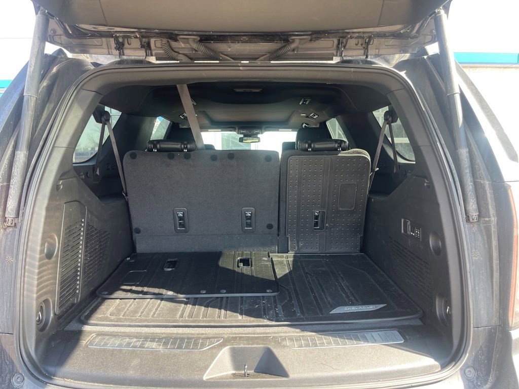 Used 2023 Chevrolet Suburban RST w/ Luxury Package image 9