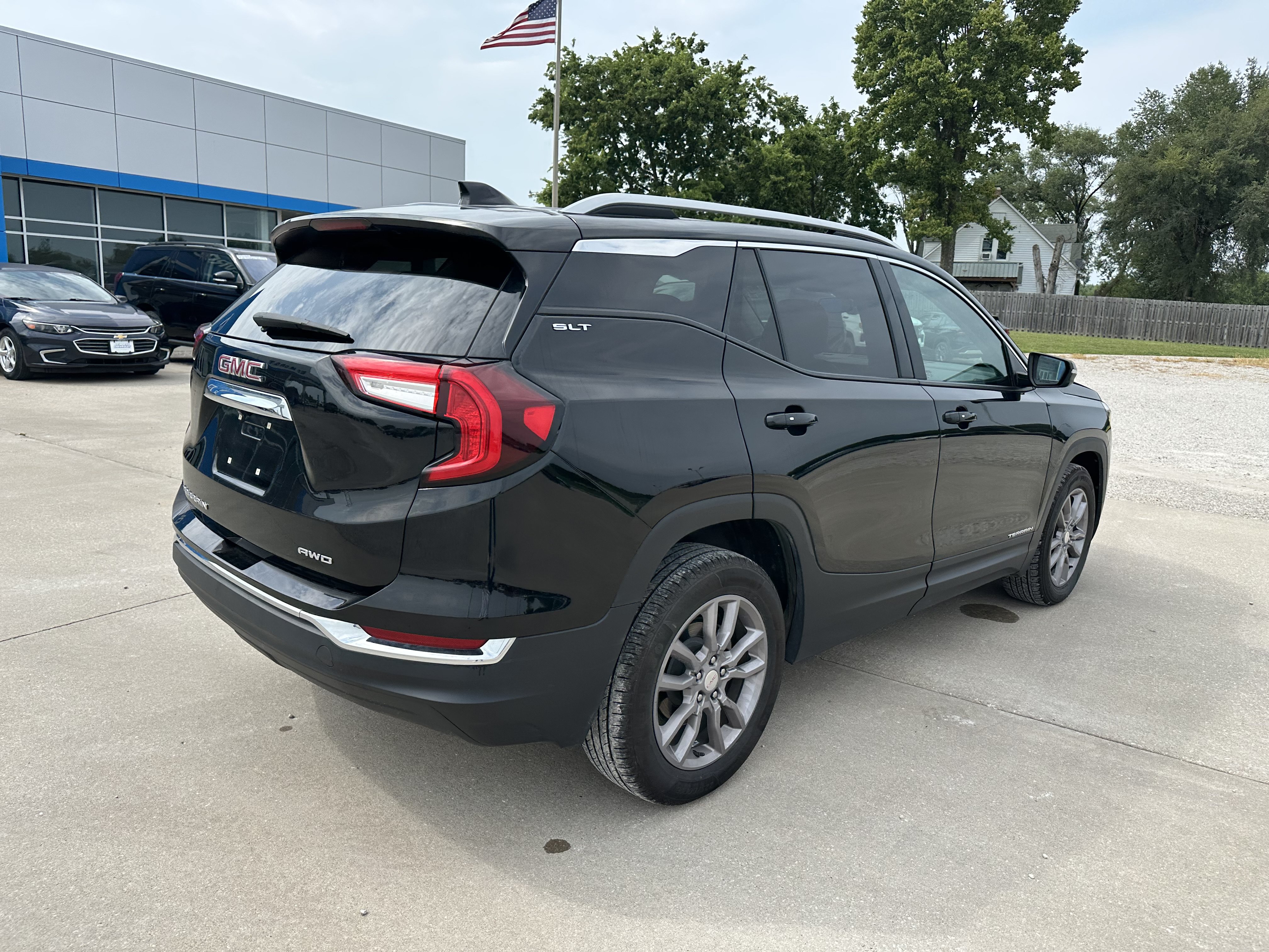 Certified 2024 GMC Terrain SLT AWD/4WD image 3