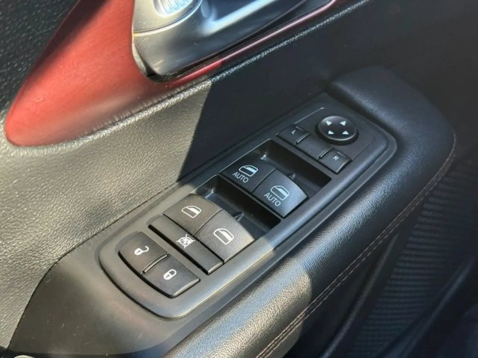 Used 2020 Chrysler Pacifica Touring-L FWD image 40