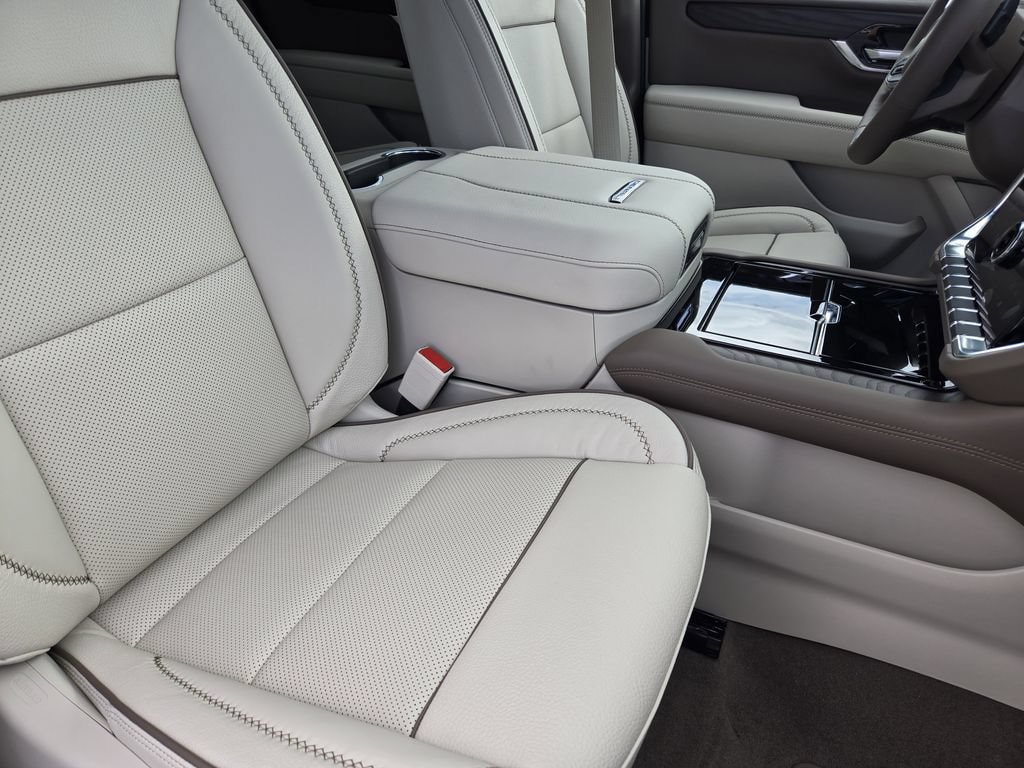New 2026 GMC Yukon XL Denali w/ Denali Reserve Package AWD/4WD image 9