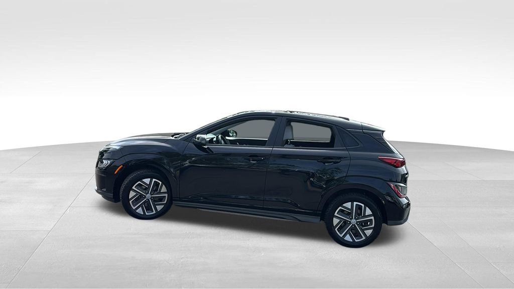 Used 2023 Hyundai Kona Limited w/ Cargo Package FWD image 4