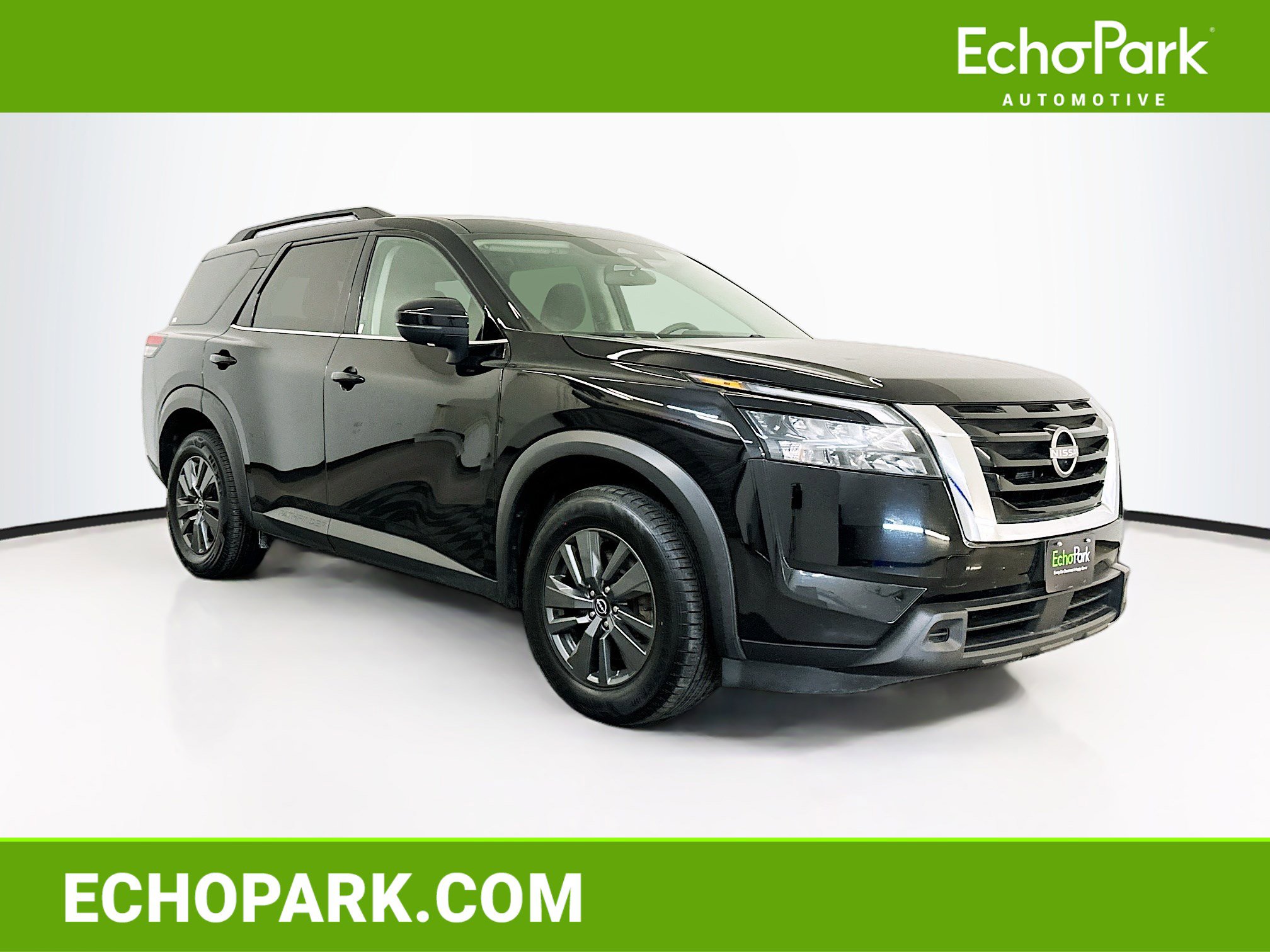 Used 2024 Nissan Pathfinder SV image 1