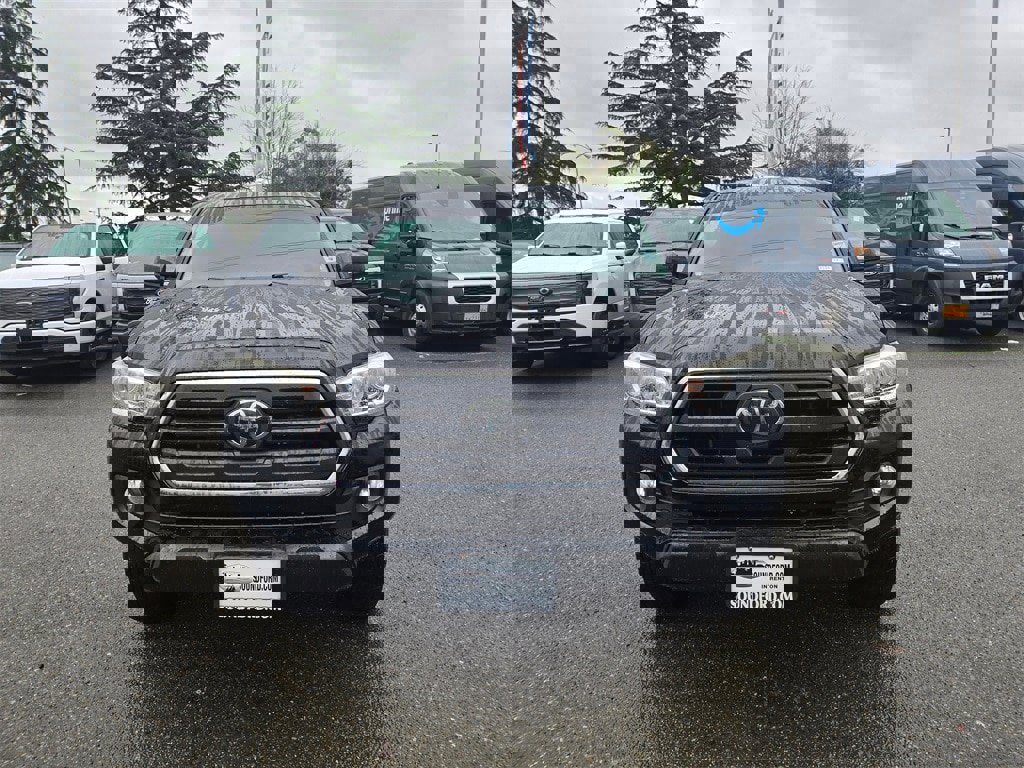 Used 2018 Toyota Tacoma 4x4 Double Cab image 2