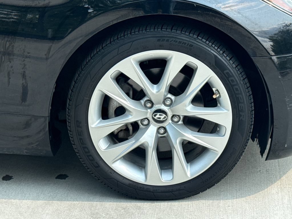 Used 2014 Hyundai Genesis 2.0T RWD image 11