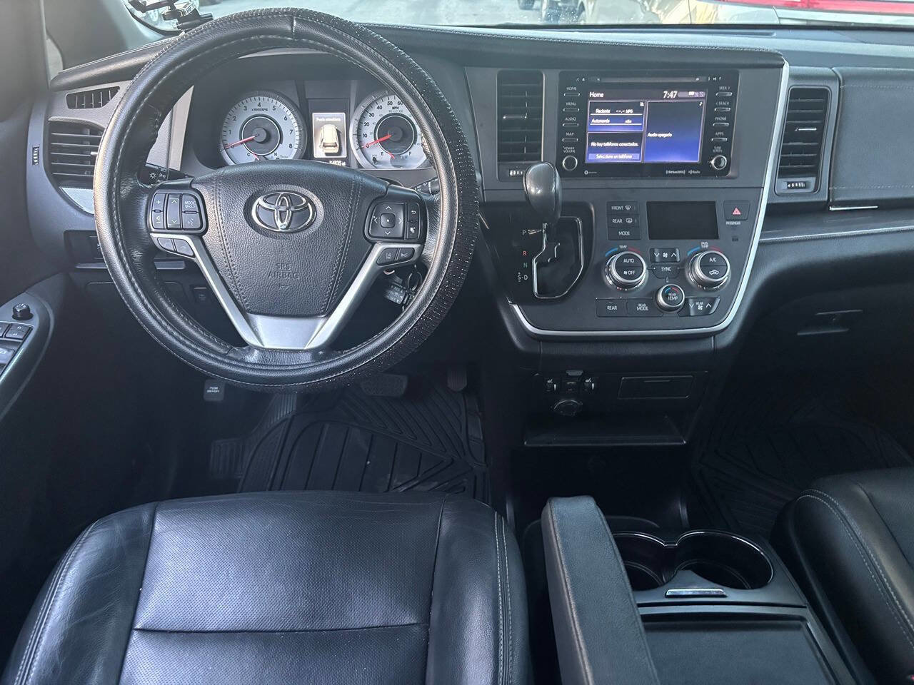 Used 2020 Toyota Sienna SE w/ Carpet Mat Package FWD image 12