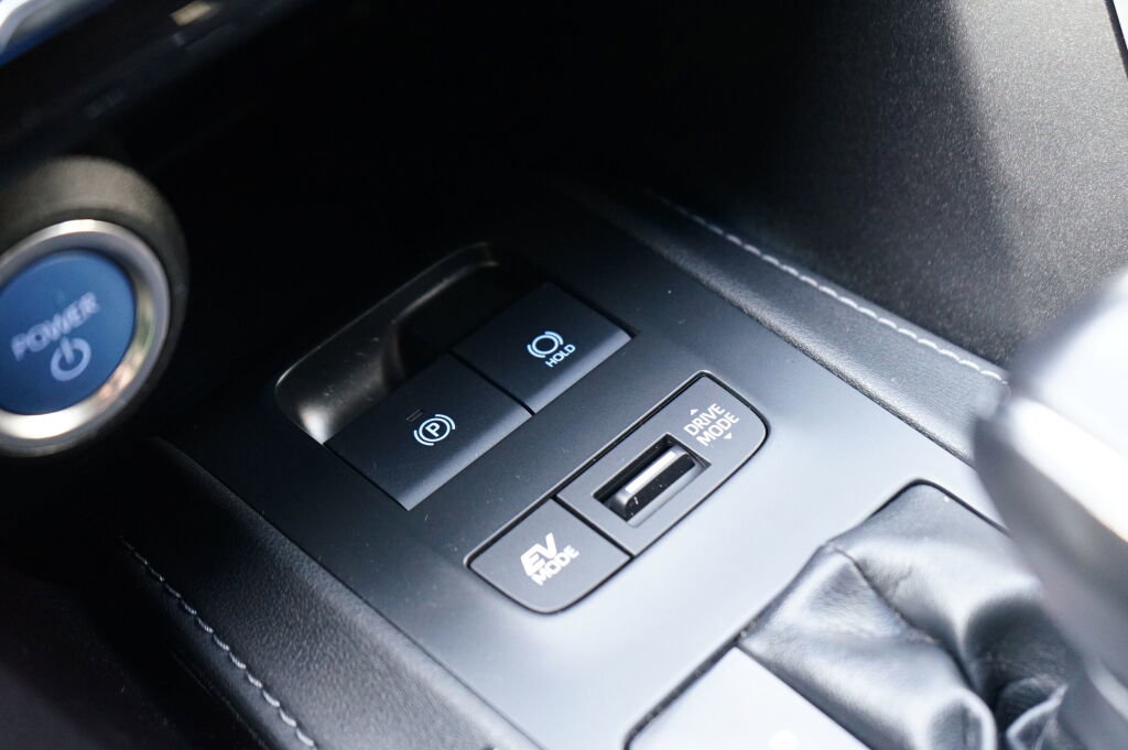 Used 2021 Toyota Venza LE image 21