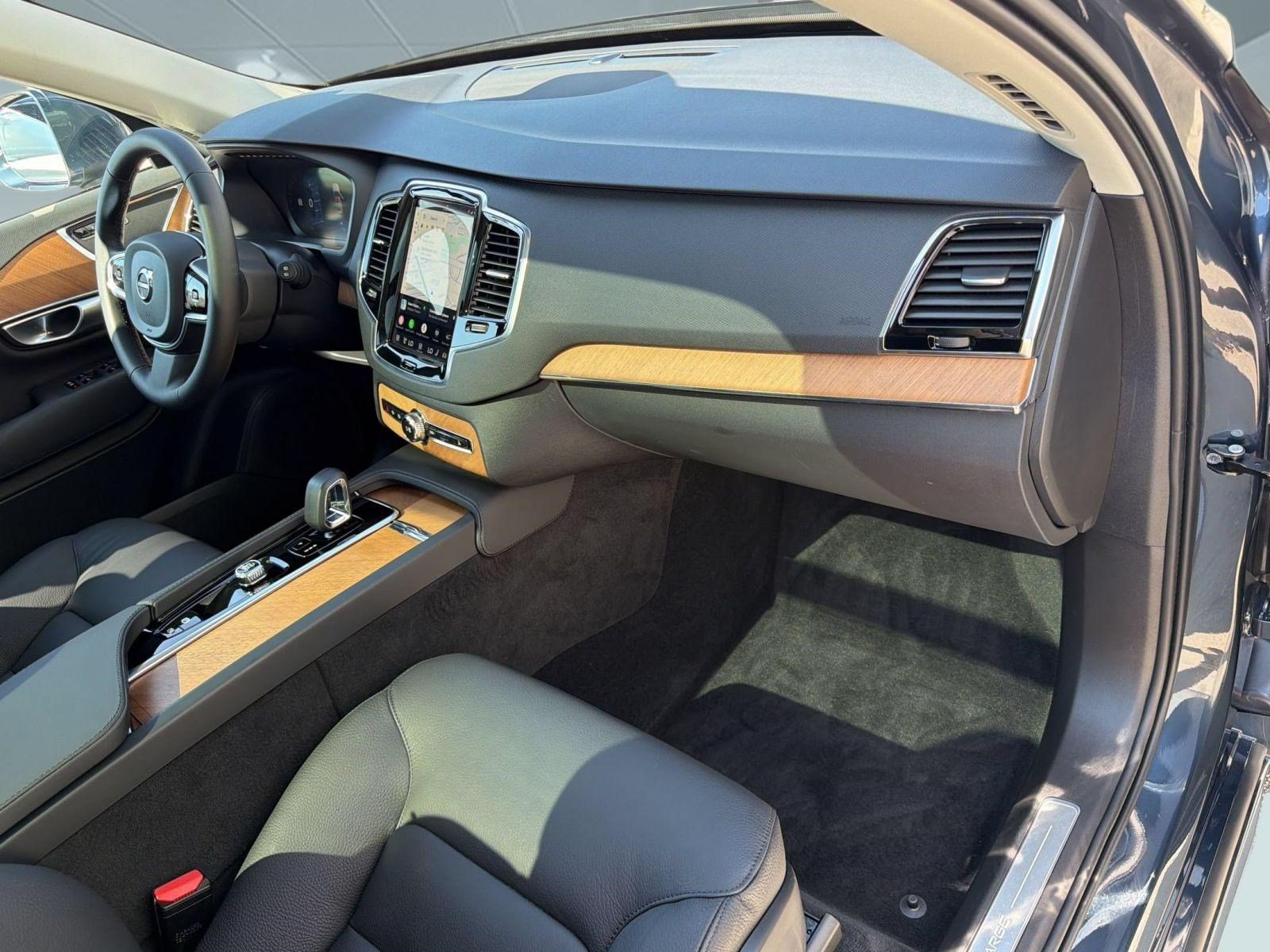 Certified 2024 Volvo XC90 T8 Plus w/ Protection Package Premier AWD/4WD image 31