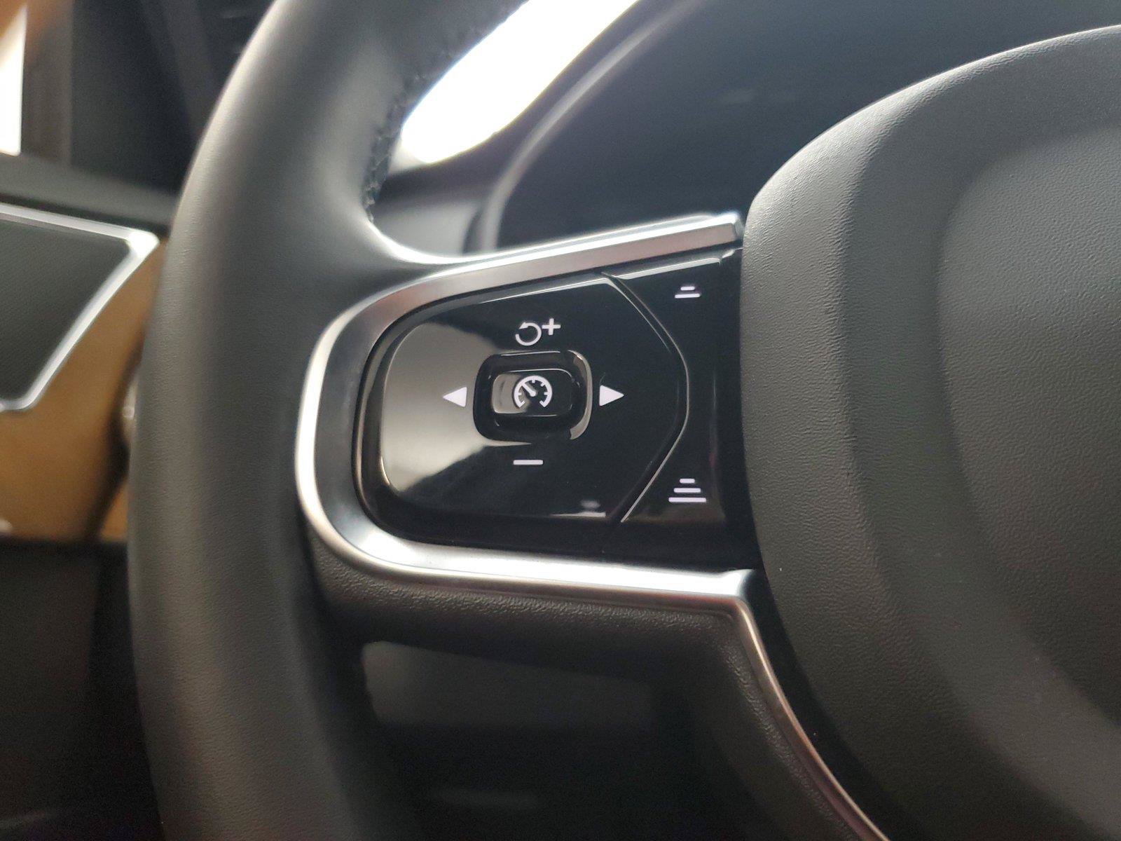 Certified 2024 Volvo XC90 T8 Plus AWD/4WD image 25