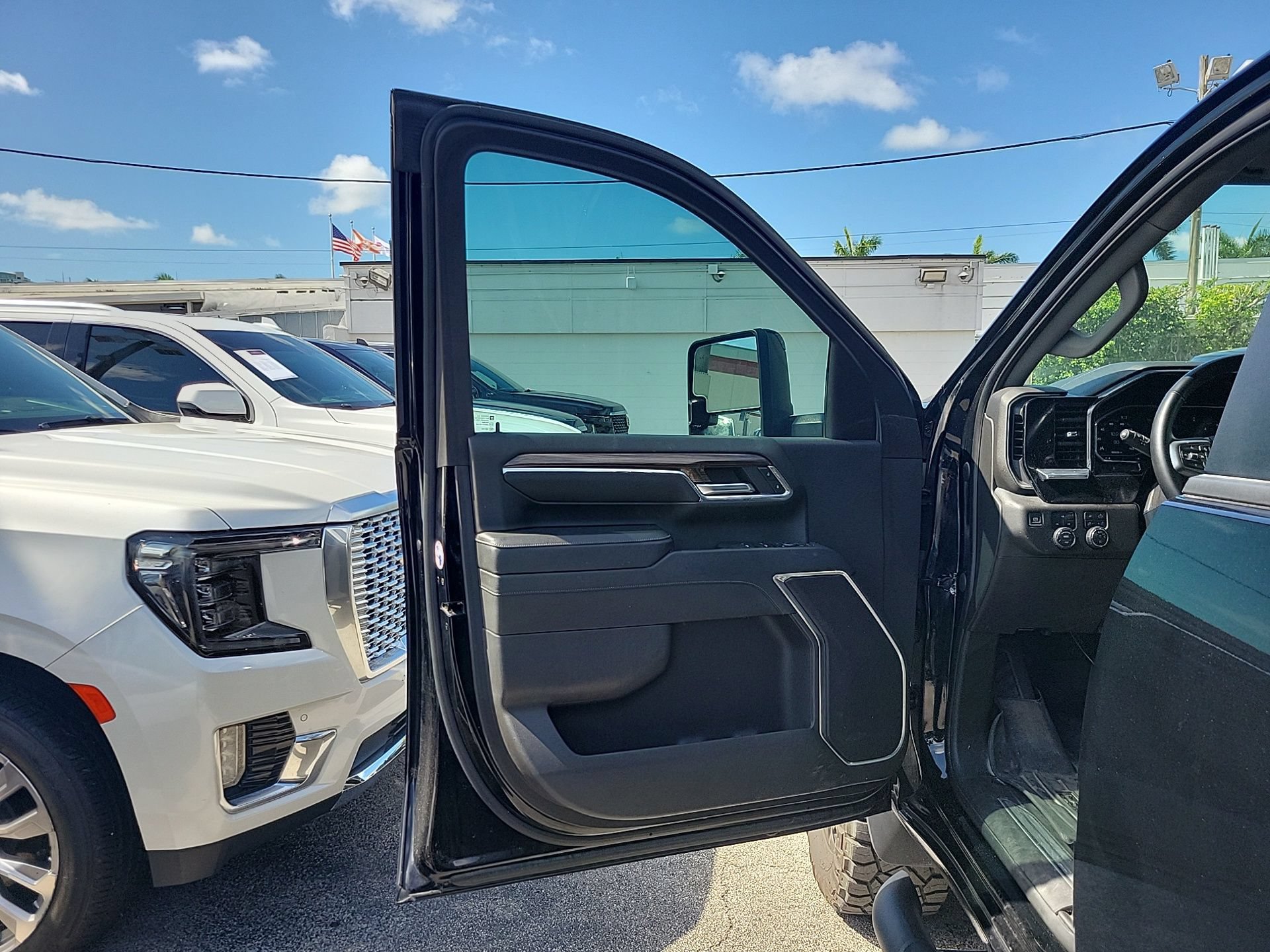 Used 2024 Chevrolet Silverado 2500 LT w/ Midnight Edition AWD/4WD image 18