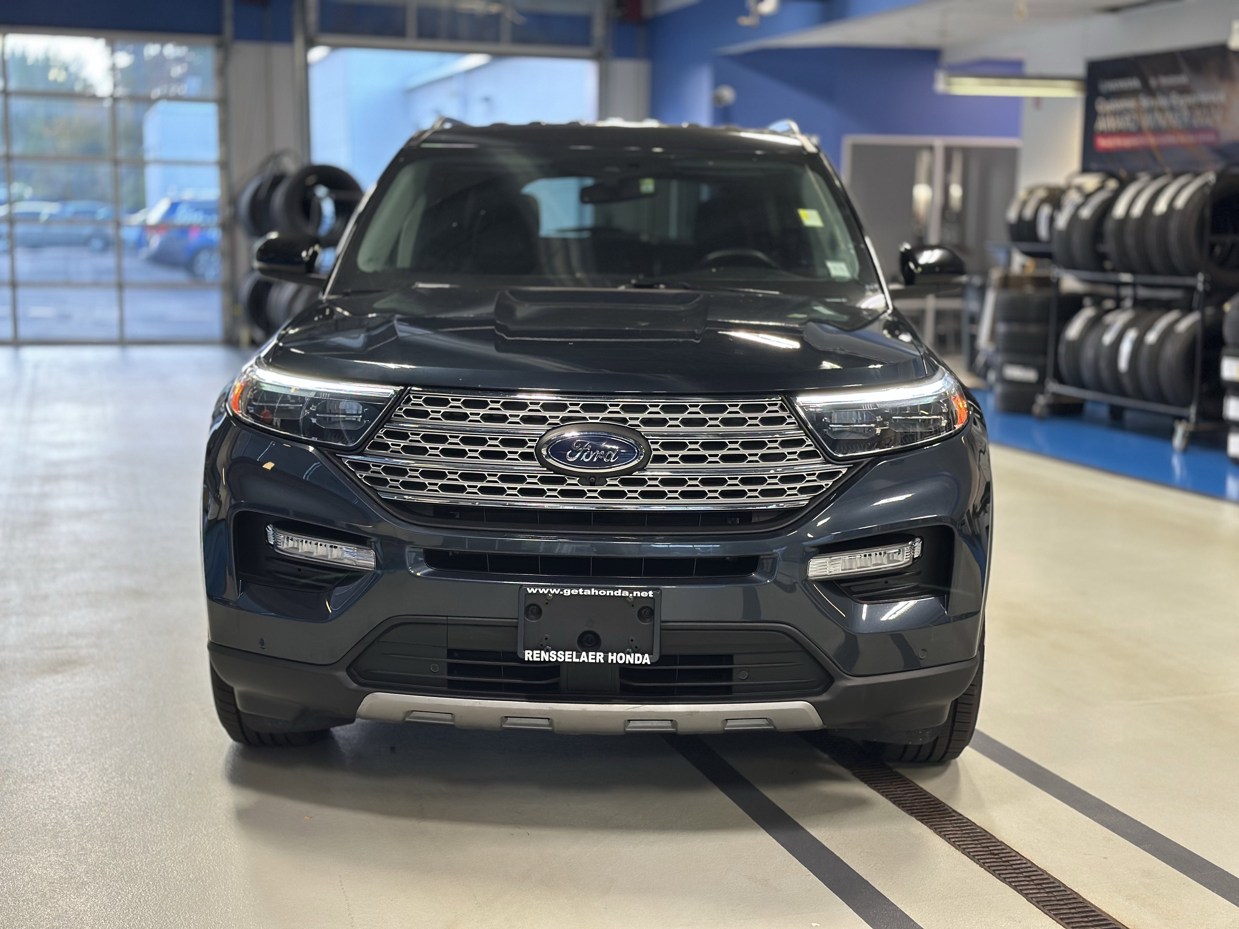 Used 2022 Ford Explorer Limited w/ Equipment Group 301A image 2