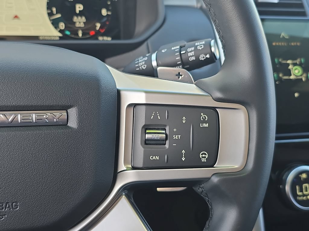 Certified 2025 Land Rover Discovery Dynamic SE AWD/4WD image 20